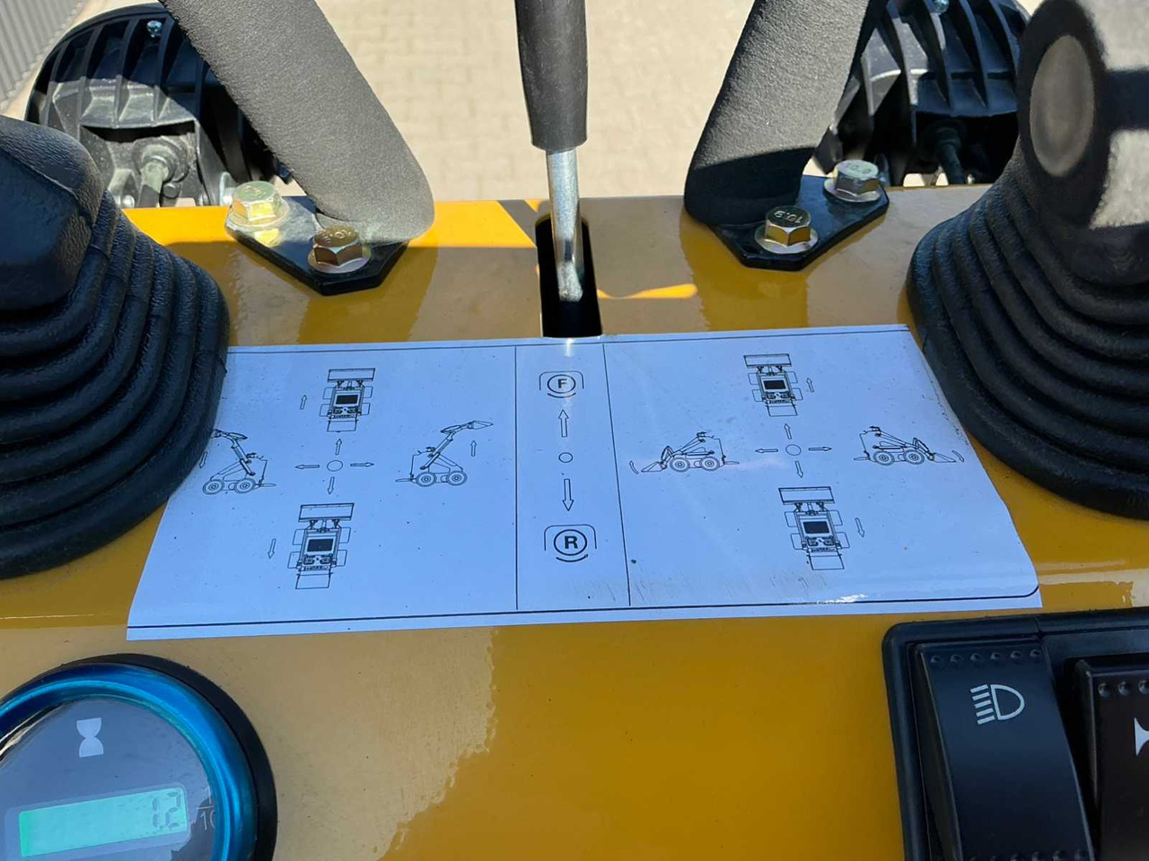 Minicargadora de cadenas BISON TEK BT360 MINI LOADER / TRACK SKID STEER LOADER: foto 19