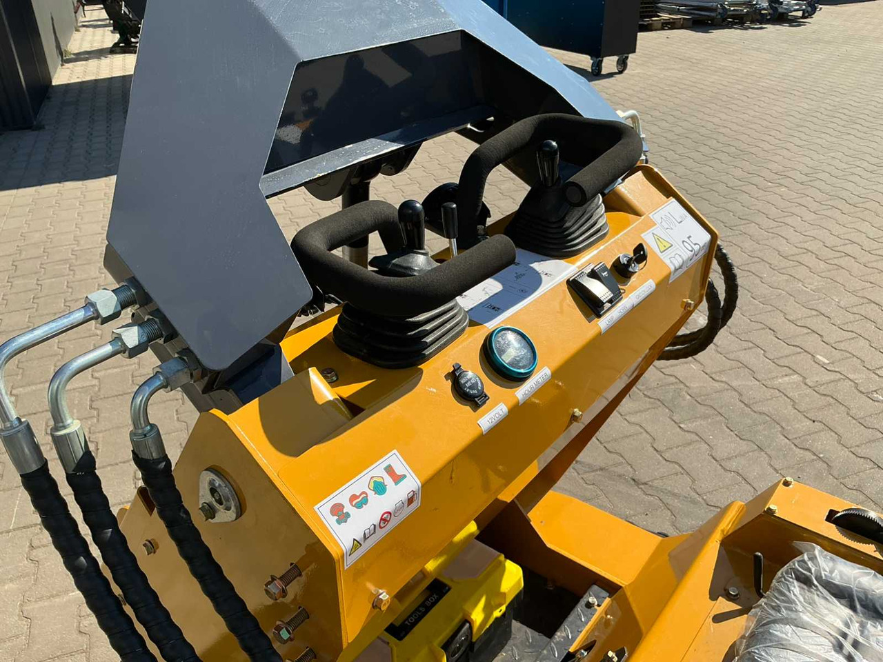 Minicargadora de cadenas BISON TEK BT360 MINI LOADER / TRACK SKID STEER LOADER: foto 18