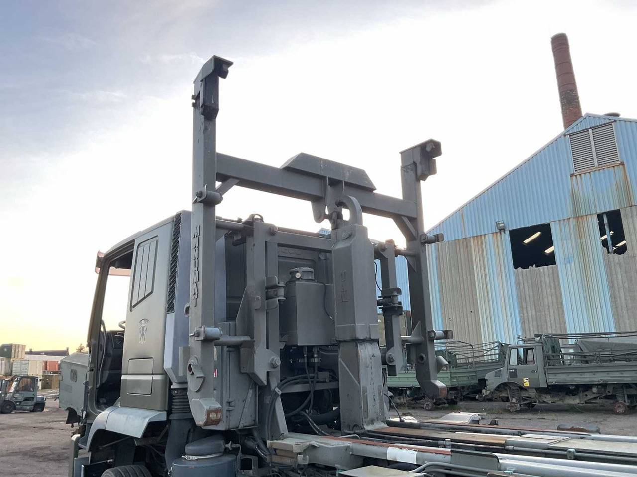 2004 IVECO EUROTRAKKER TRUCK - Camión: foto 5 2004 IVECO EUROTRAKKER TRUCK - Camión: foto 5