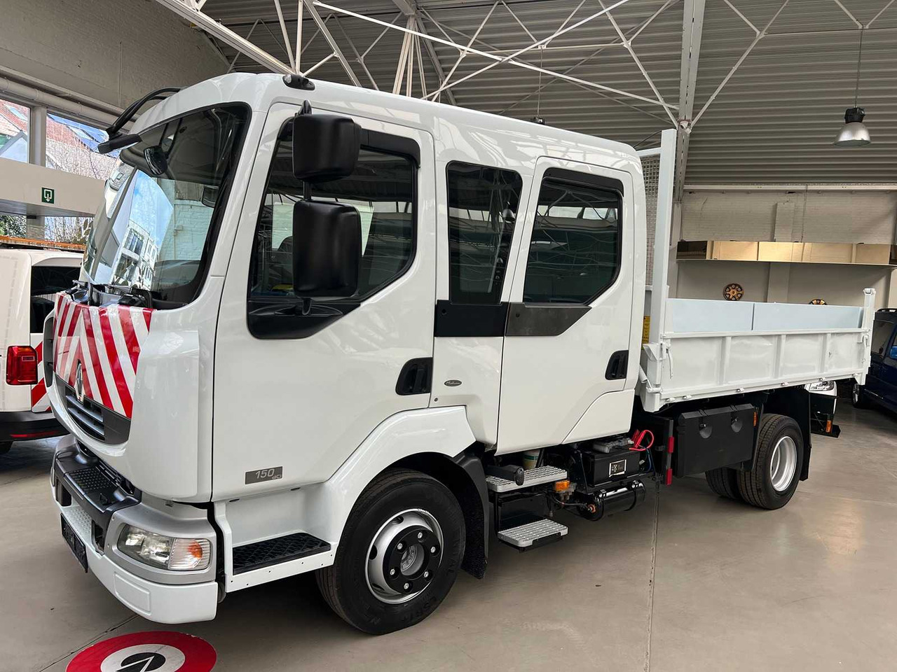 2006 RENAULT MIDLUM DOUBLE CAB TIPPER - Camión: foto 3 2006 RENAULT MIDLUM DOUBLE CAB TIPPER - Camión: foto 3