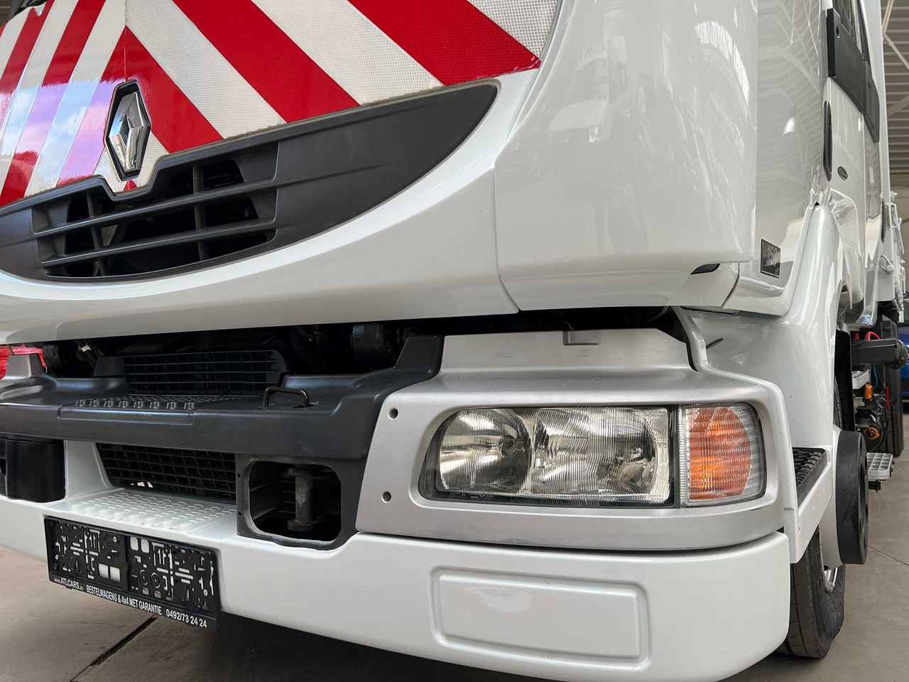 2006 RENAULT MIDLUM DOUBLE CAB TIPPER - Camión: foto 2 2006 RENAULT MIDLUM DOUBLE CAB TIPPER - Camión: foto 2