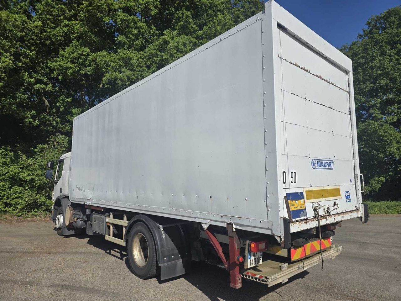 2010 VOLVO FE260 - RIGID WITH TAILGATE - 7.1L DIESEL – AIR-CONDITIONED - Camión: foto 3 2010 VOLVO FE260 - RIGID WITH TAILGATE - 7.1L DIESEL – AIR-CONDITIONED - Camión: foto 3