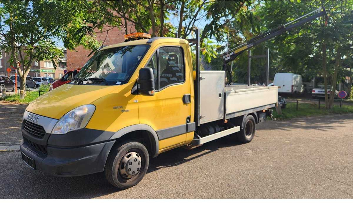 2013 IVECO 40C14G 3.0D TRUCK WITH CRANE 111.560KM - Camión: foto 1 2013 IVECO 40C14G 3.0D TRUCK WITH CRANE 111.560KM - Camión: foto 1