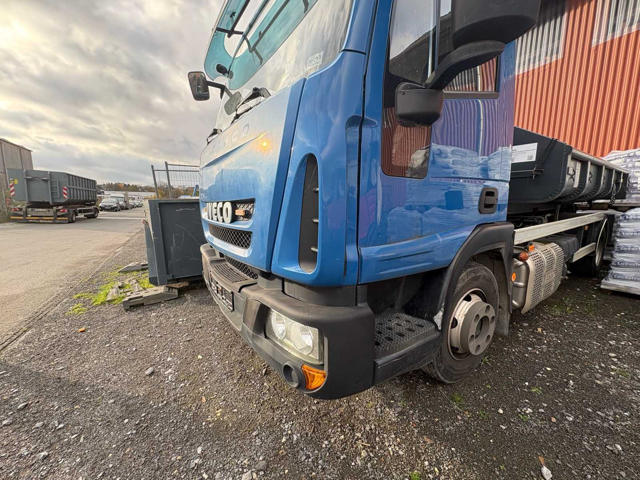 IVECO CARGO HOOKLIFT FROM 2015 – INCL. 3 CONTAINERS - Camión: foto 4 IVECO CARGO HOOKLIFT FROM 2015 – INCL. 3 CONTAINERS - Camión: foto 4