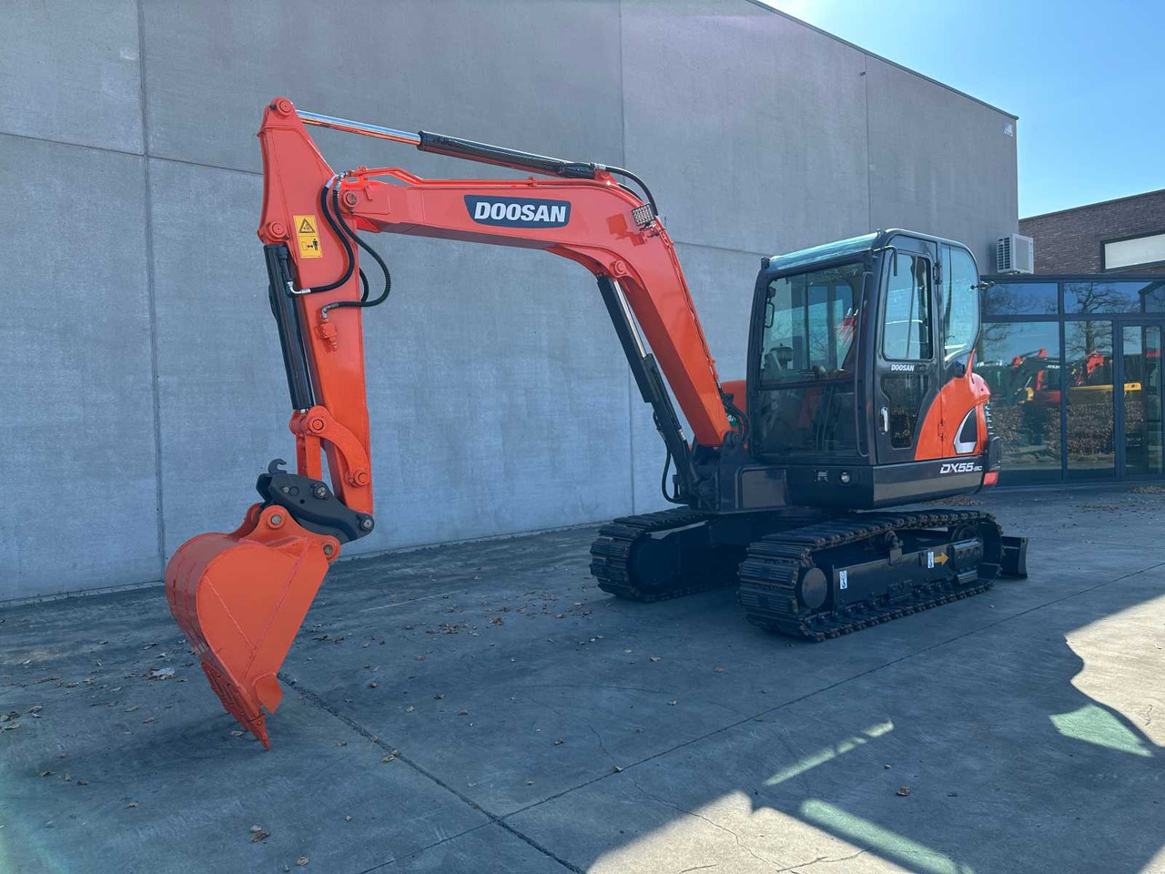 Doosan DX55-9C - Excavadora de cadenas: foto 1 Doosan DX55-9C - Excavadora de cadenas: foto 1