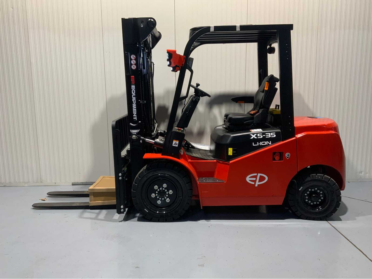 EP 3500KG LIFTING CAPACITY- 4.8 METER PLYWOOD, FREE-LIFT, SIDE-SHIFT FORKLIFT - Carretilla elevadora: foto 2 EP 3500KG LIFTING CAPACITY- 4.8 METER PLYWOOD, FREE-LIFT, SIDE-SHIFT FORKLIFT - Carretilla elevadora: foto 2