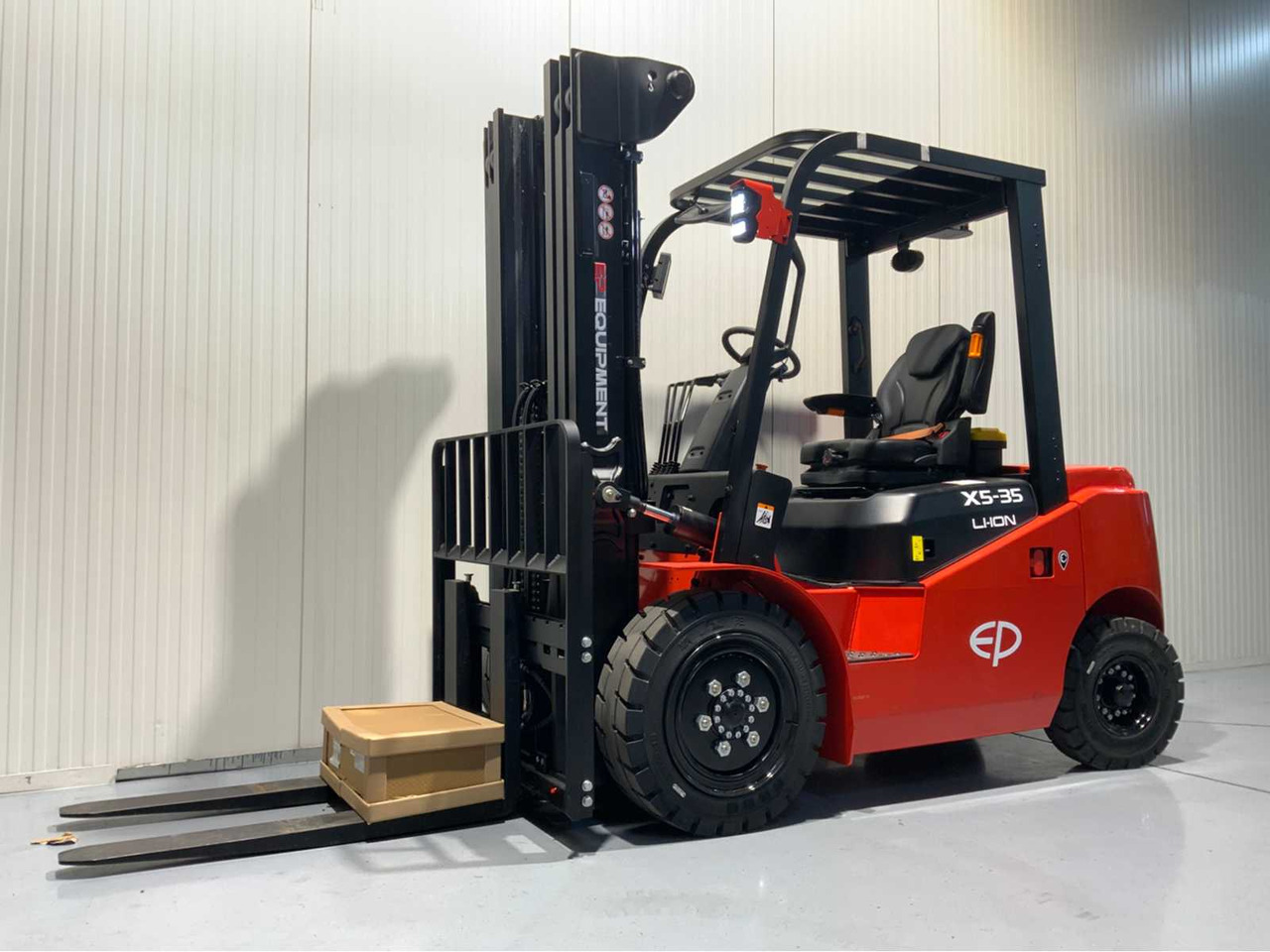 EP 3500KG LIFTING CAPACITY- 4.8 METER PLYWOOD, FREE-LIFT, SIDE-SHIFT FORKLIFT - Carretilla elevadora: foto 1 EP 3500KG LIFTING CAPACITY- 4.8 METER PLYWOOD, FREE-LIFT, SIDE-SHIFT FORKLIFT - Carretilla elevadora: foto 1