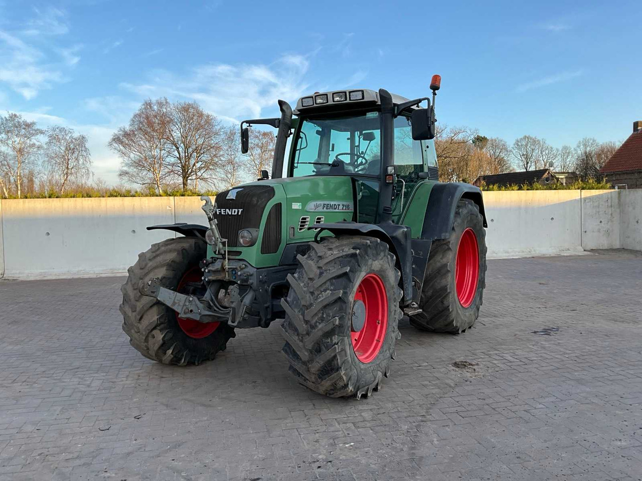 FENDT FOUR-WHEEL DRIVE AGRICULTURAL TRACTOR - Tractor: foto 1 FENDT FOUR-WHEEL DRIVE AGRICULTURAL TRACTOR - Tractor: foto 1