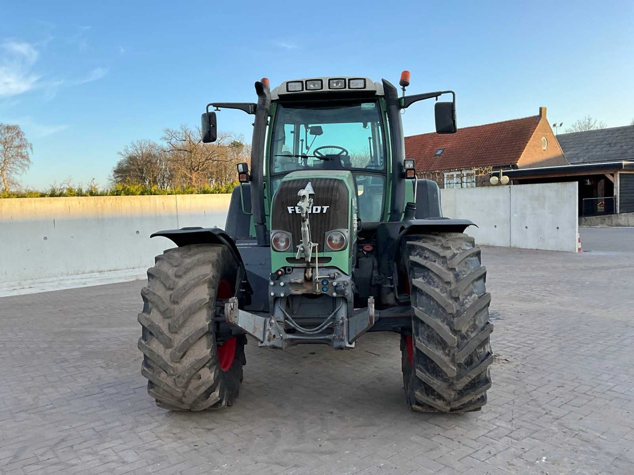 FENDT FOUR-WHEEL DRIVE AGRICULTURAL TRACTOR - Tractor: foto 2 FENDT FOUR-WHEEL DRIVE AGRICULTURAL TRACTOR - Tractor: foto 2