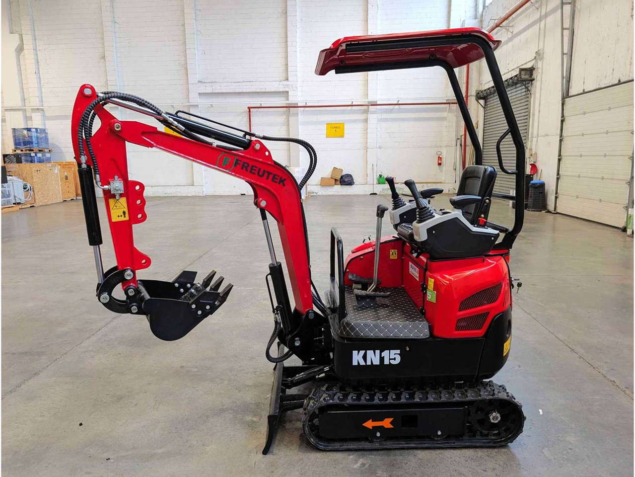 FREUTEK  - Miniexcavadora: foto 1 FREUTEK  - Miniexcavadora: foto 1