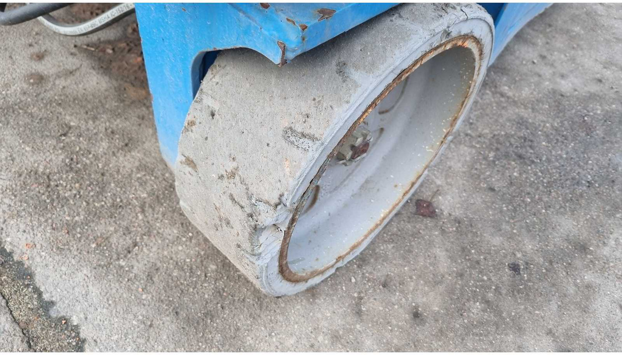 Plataforma elevadora GENIE - GS4047 - AERIAL WORK PLATFORMS - 2016 (ESN14016047): foto 10 Plataforma elevadora GENIE - GS4047 - AERIAL WORK PLATFORMS - 2016 (ESN14016047): foto 10