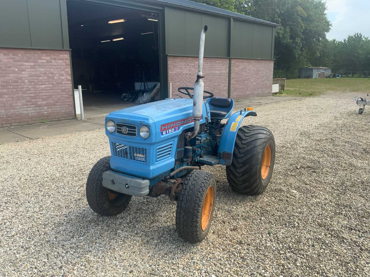 Hinomoto E150D - Mini tractor: foto 1 Hinomoto E150D - Mini tractor: foto 1