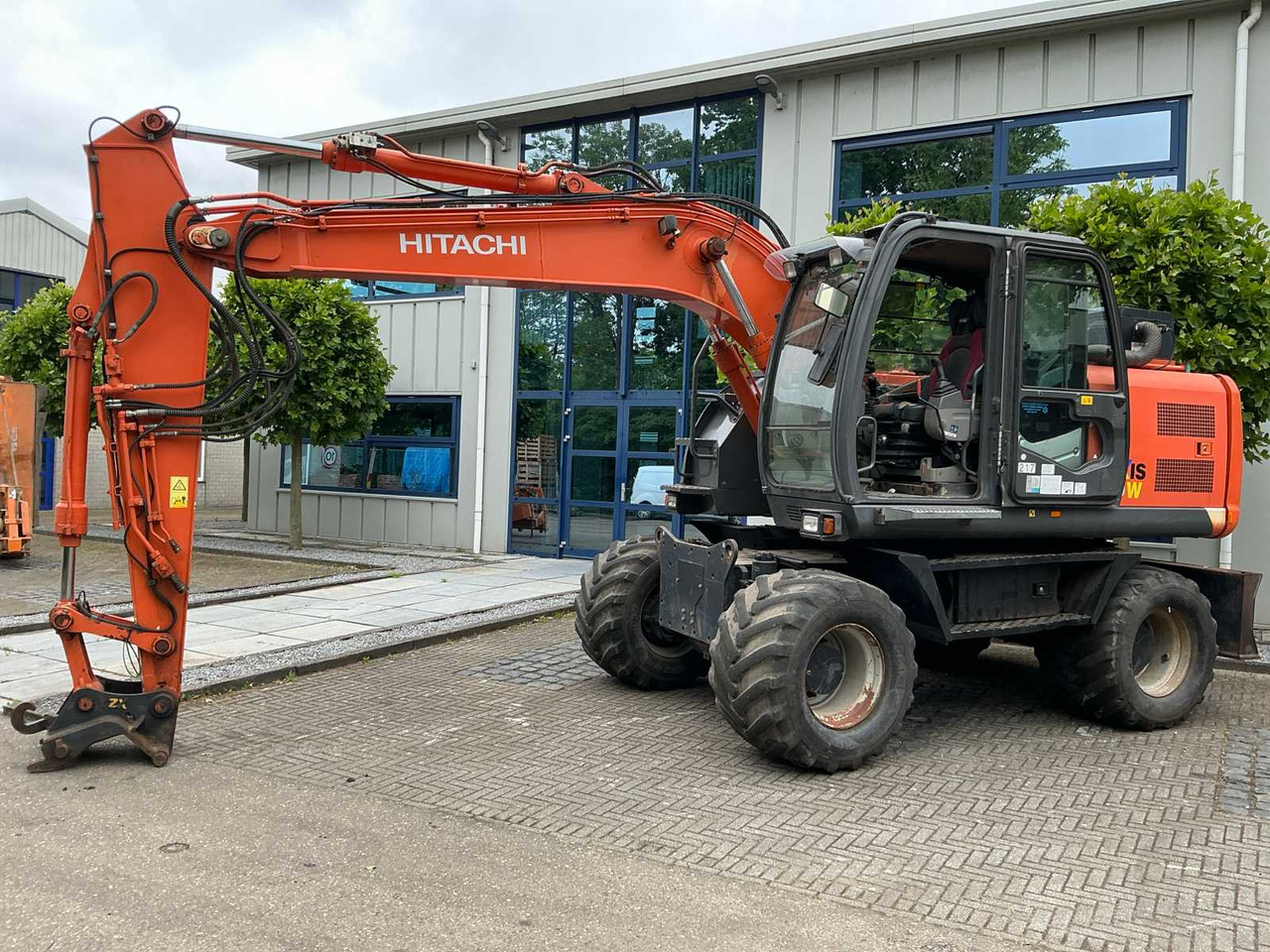 Hitachi ZX140W-3 - Excavadora de ruedas: foto 1 Hitachi ZX140W-3 - Excavadora de ruedas: foto 1