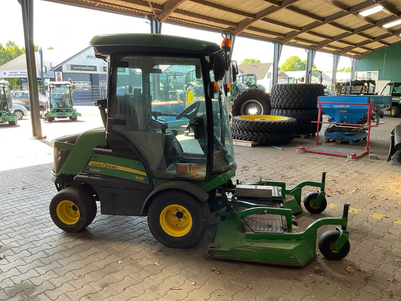 John Deere 1585 TerrainCut - Cortacésped: foto 5 John Deere 1585 TerrainCut - Cortacésped: foto 5