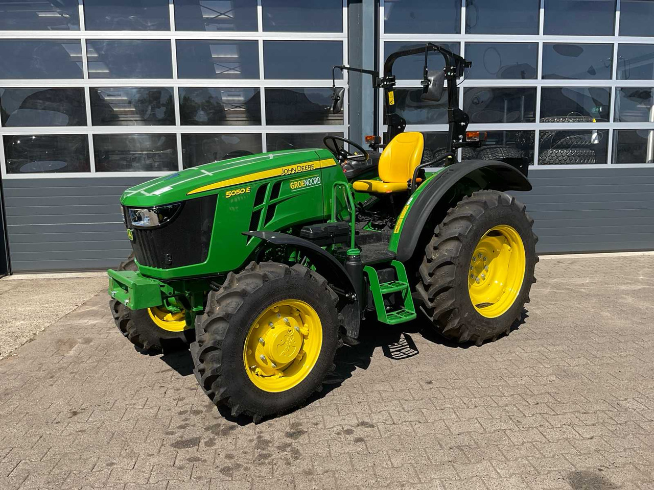 John Deere 5050E - Tractor: foto 1 John Deere 5050E - Tractor: foto 1