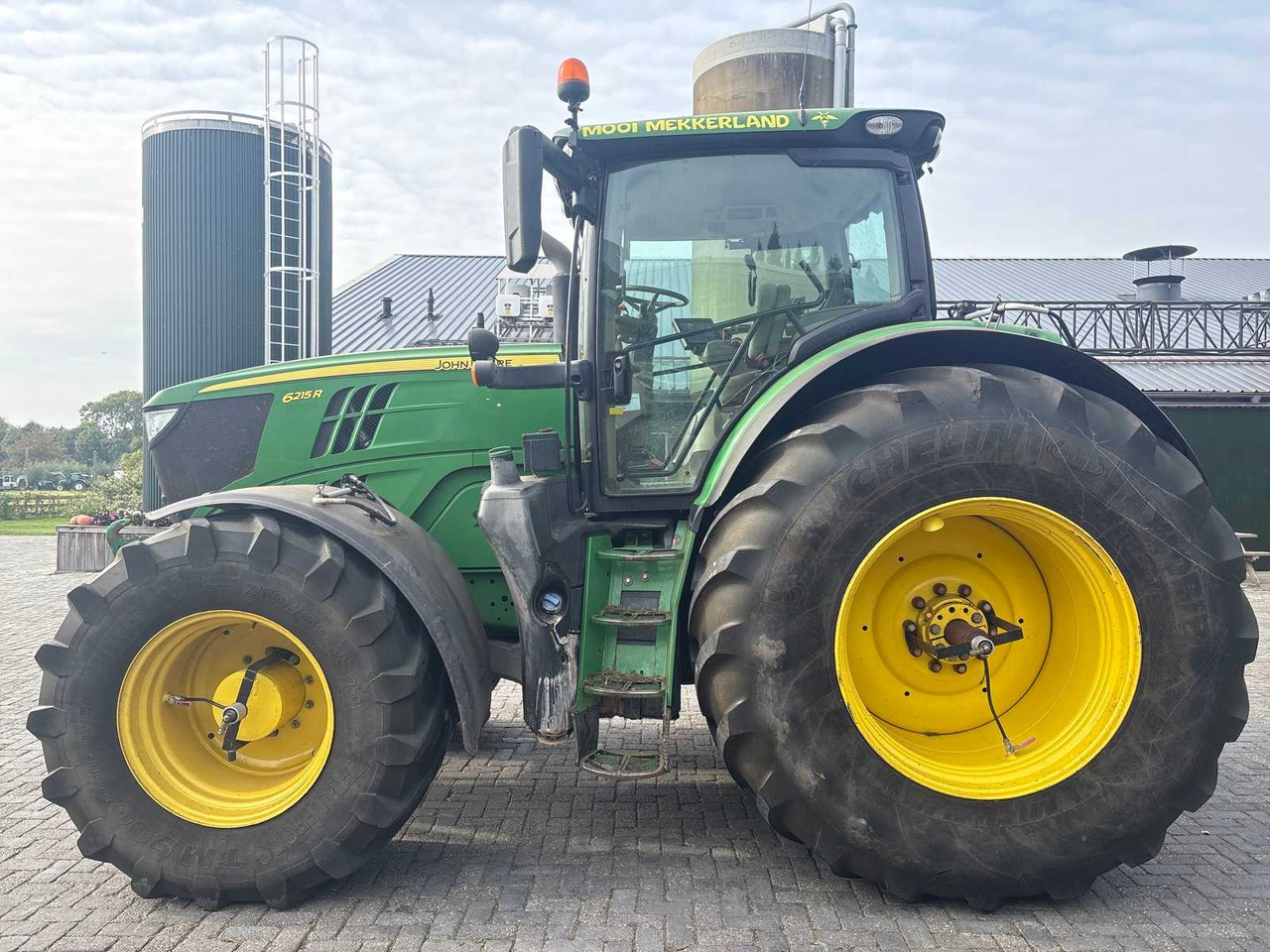 John Deere 6215R - Tractor: foto 2 John Deere 6215R - Tractor: foto 2
