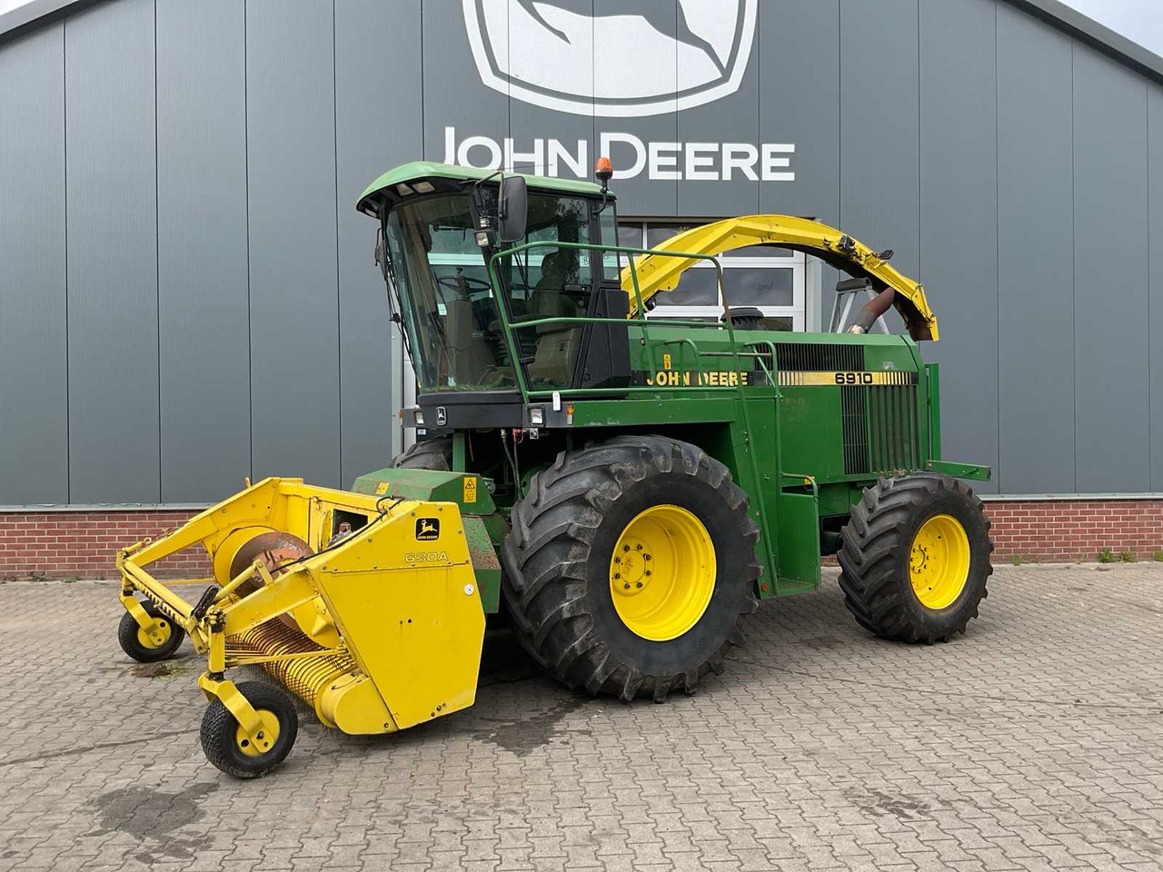 John Deere 6910 - Cosechadora de forraje: foto 1 John Deere 6910 - Cosechadora de forraje: foto 1