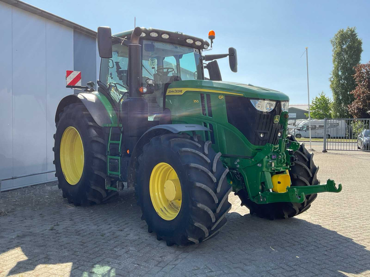 John Deere 6R 250 - Tractor: foto 3 John Deere 6R 250 - Tractor: foto 3