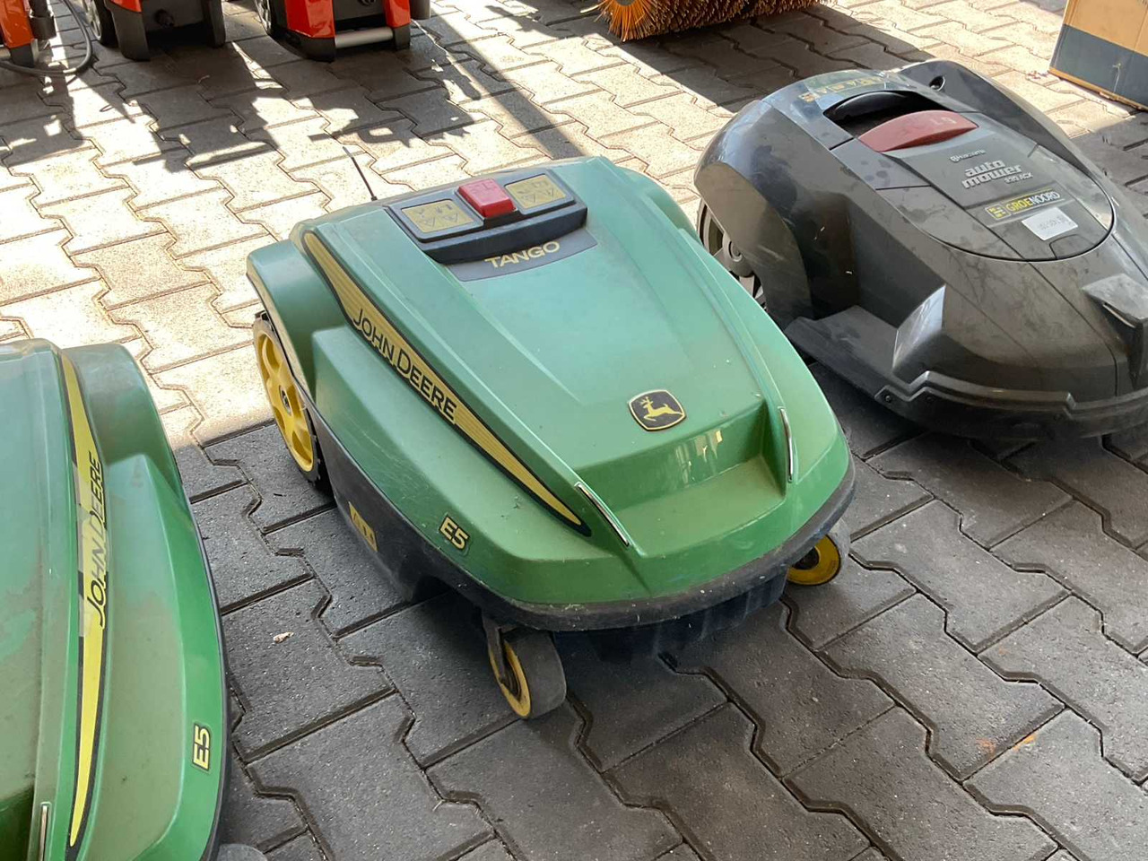 John Deere / Husqvarna - Cortacésped: foto 4 John Deere / Husqvarna - Cortacésped: foto 4