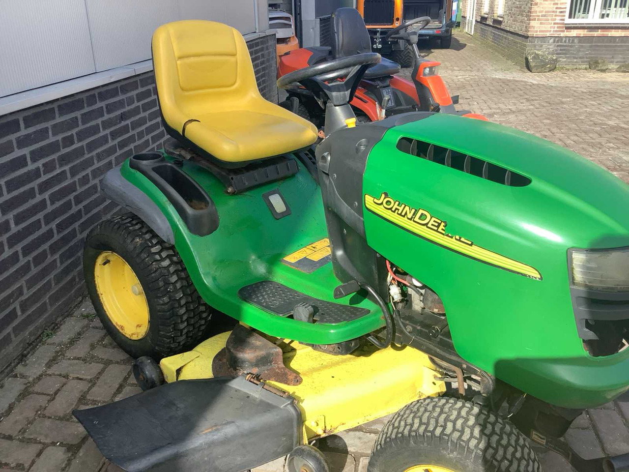 John Deere L120 - Cortacésped: foto 5 John Deere L120 - Cortacésped: foto 5