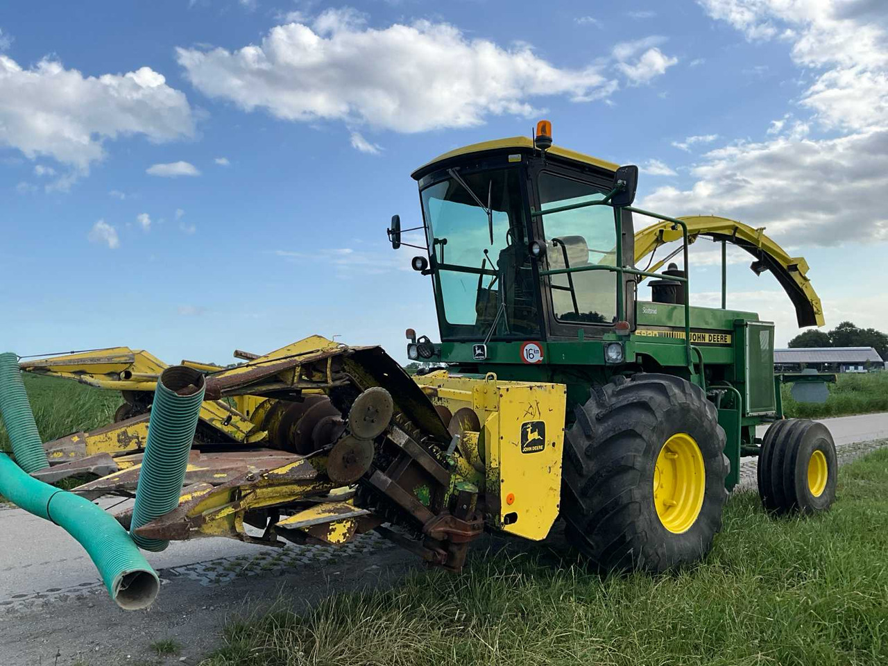 John deere 5820 - Cosechadora de forraje: foto 1 John deere 5820 - Cosechadora de forraje: foto 1