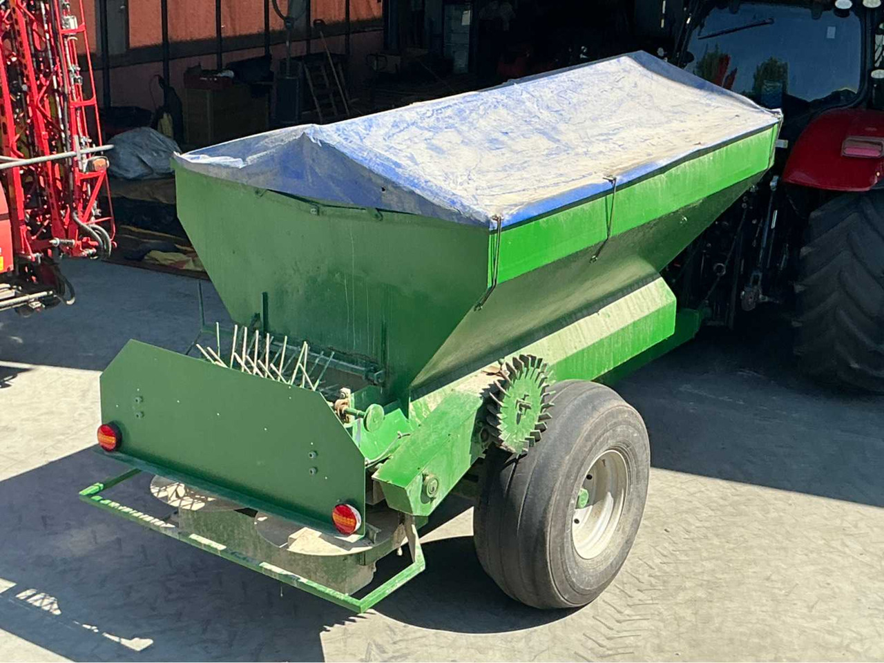 Kuxman K8000 - Esparcidor de fertilizantes: foto 1 Kuxman K8000 - Esparcidor de fertilizantes: foto 1
