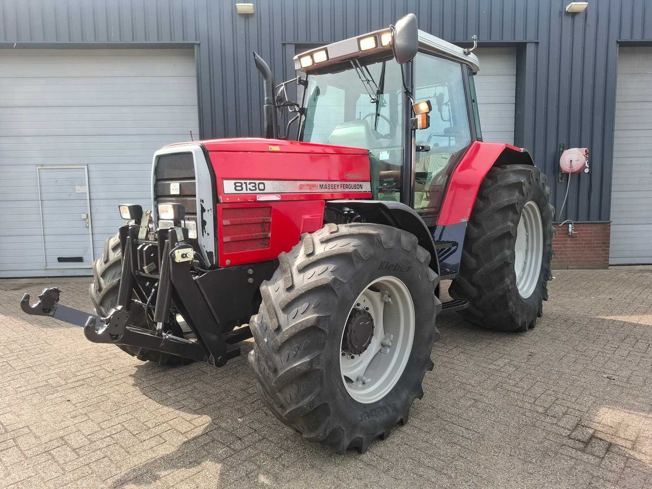 Massey Ferguson 8130 Dynashift - Tractor: foto 1 Massey Ferguson 8130 Dynashift - Tractor: foto 1