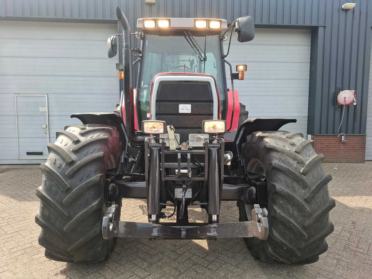 Massey Ferguson 8130 Dynashift - Tractor: foto 2 Massey Ferguson 8130 Dynashift - Tractor: foto 2