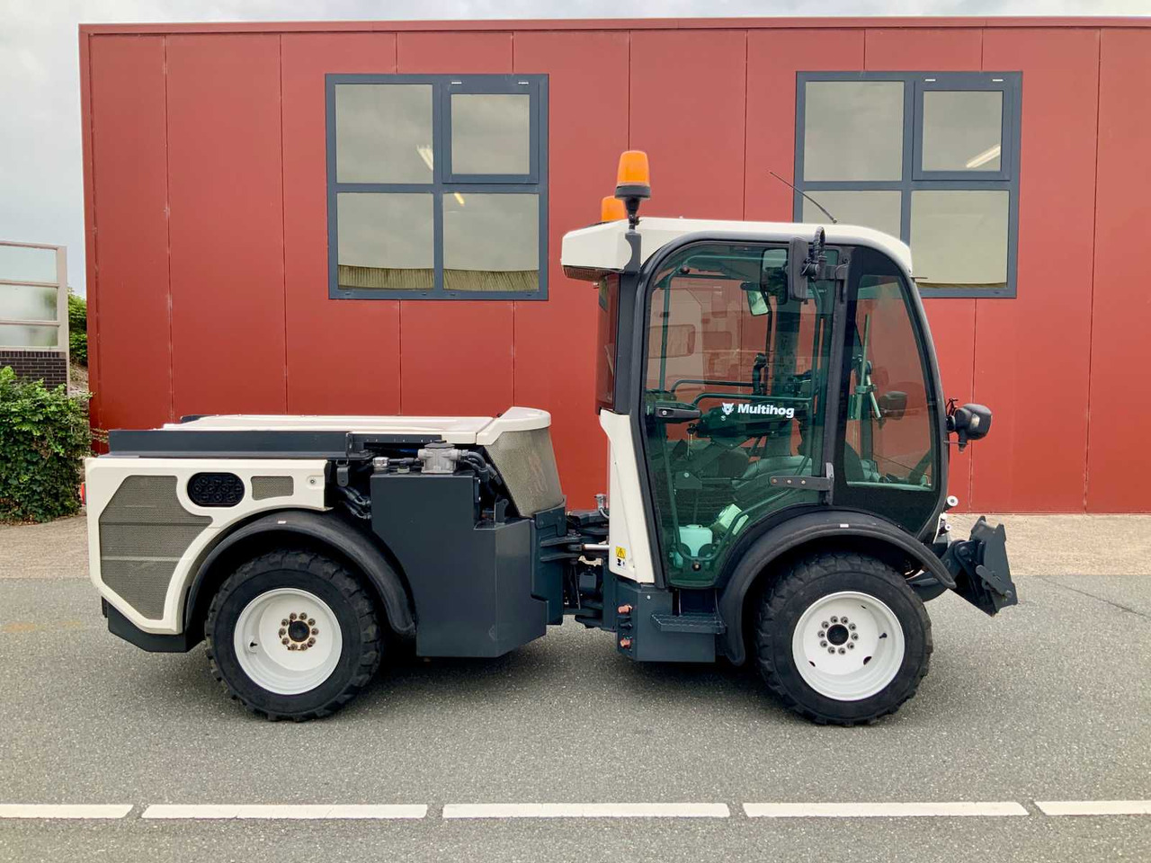 Multihog MX-C75 - Tractor: foto 4 Multihog MX-C75 - Tractor: foto 4