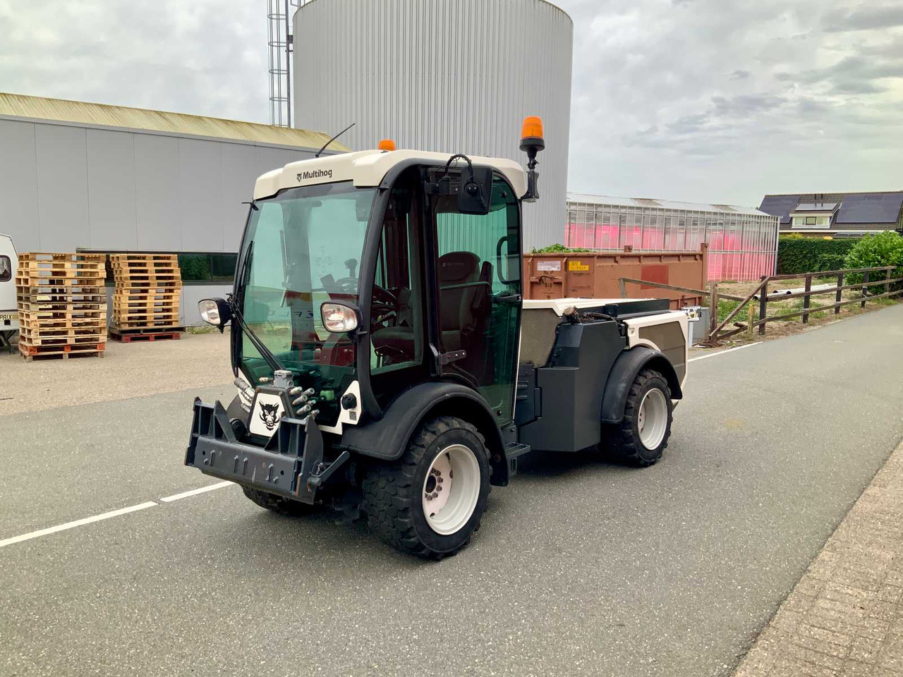 Multihog MX-C75 - Tractor: foto 1 Multihog MX-C75 - Tractor: foto 1
