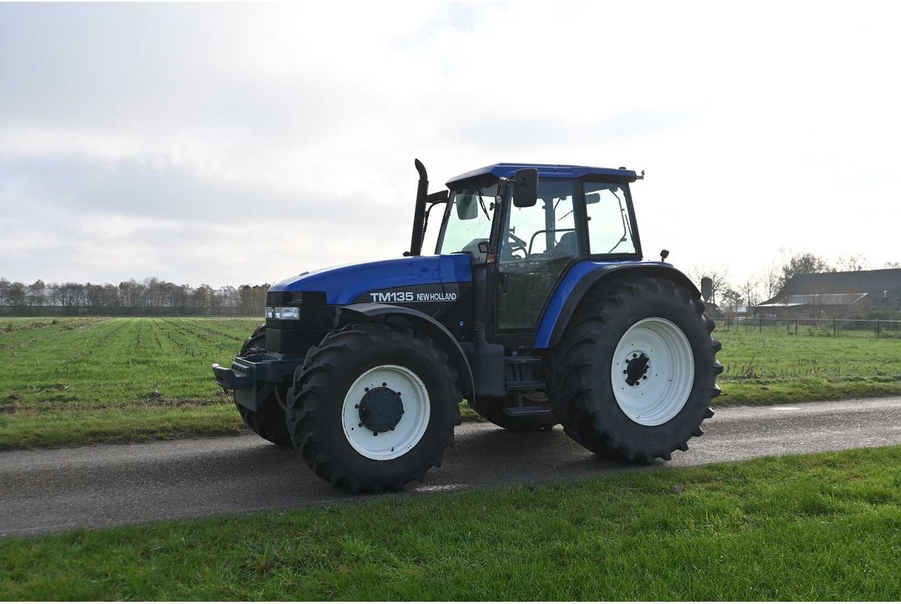 Tractor NEW HOLLAND - 1998 - TM135 - ALL-WHEEL DRIVE FARM TRACTOR: foto 16