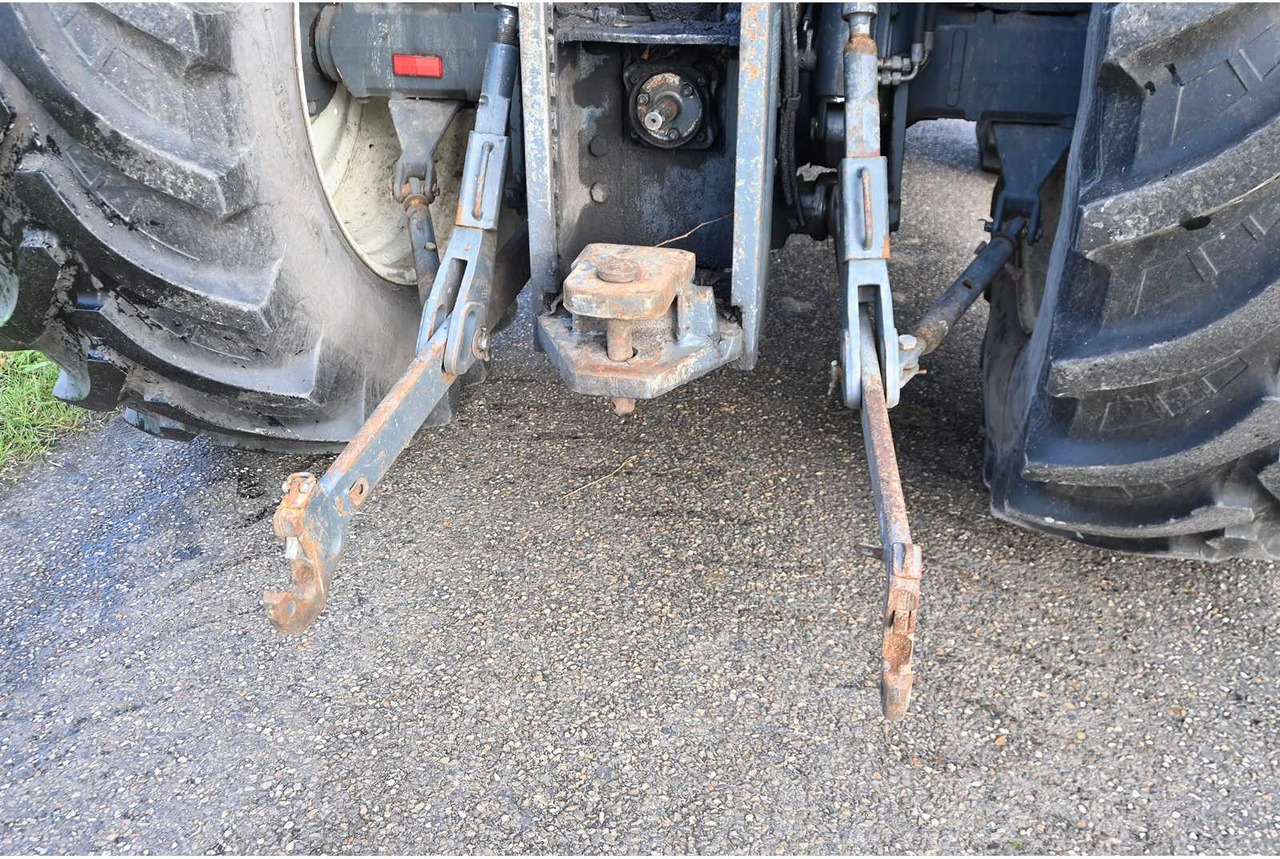 Tractor NEW HOLLAND - 1998 - TM135 - ALL-WHEEL DRIVE FARM TRACTOR: foto 18