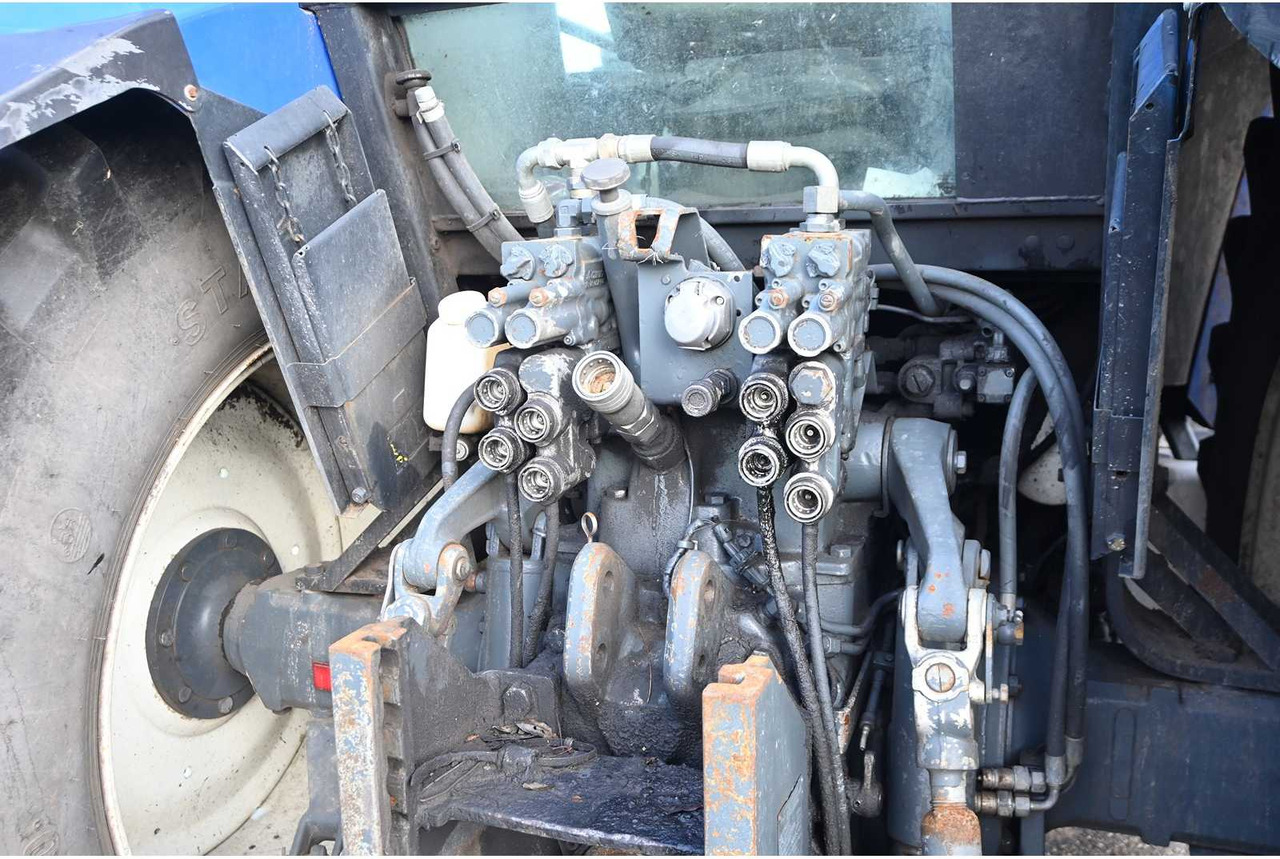 Tractor NEW HOLLAND - 1998 - TM135 - ALL-WHEEL DRIVE FARM TRACTOR: foto 19