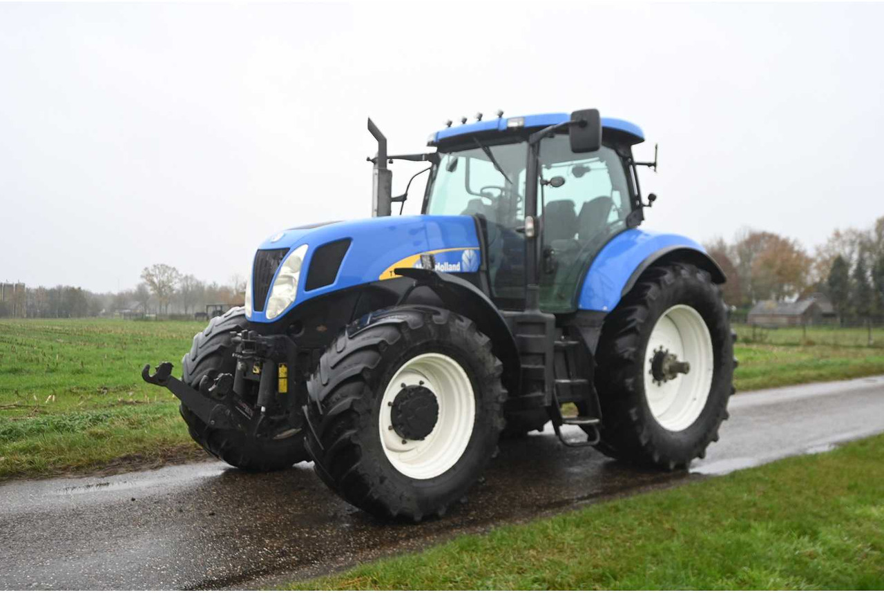 NEW HOLLAND - 2007 - T7030 - ALL-WHEEL DRIVE FARM TRACTOR - Tractor: foto 2 NEW HOLLAND - 2007 - T7030 - ALL-WHEEL DRIVE FARM TRACTOR - Tractor: foto 2