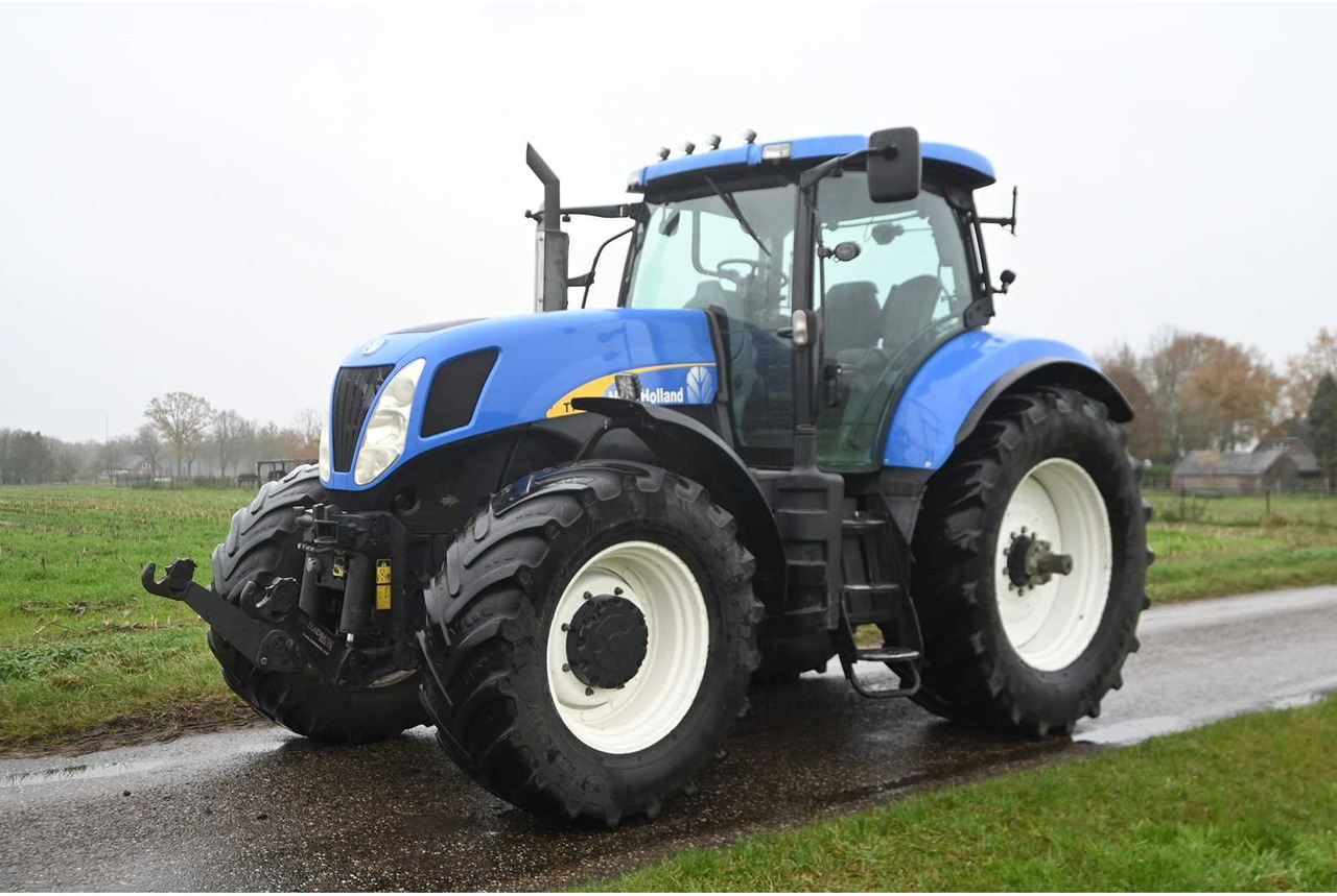 NEW HOLLAND - 2007 - T7030 - ALL-WHEEL DRIVE FARM TRACTOR - Tractor: foto 1 NEW HOLLAND - 2007 - T7030 - ALL-WHEEL DRIVE FARM TRACTOR - Tractor: foto 1