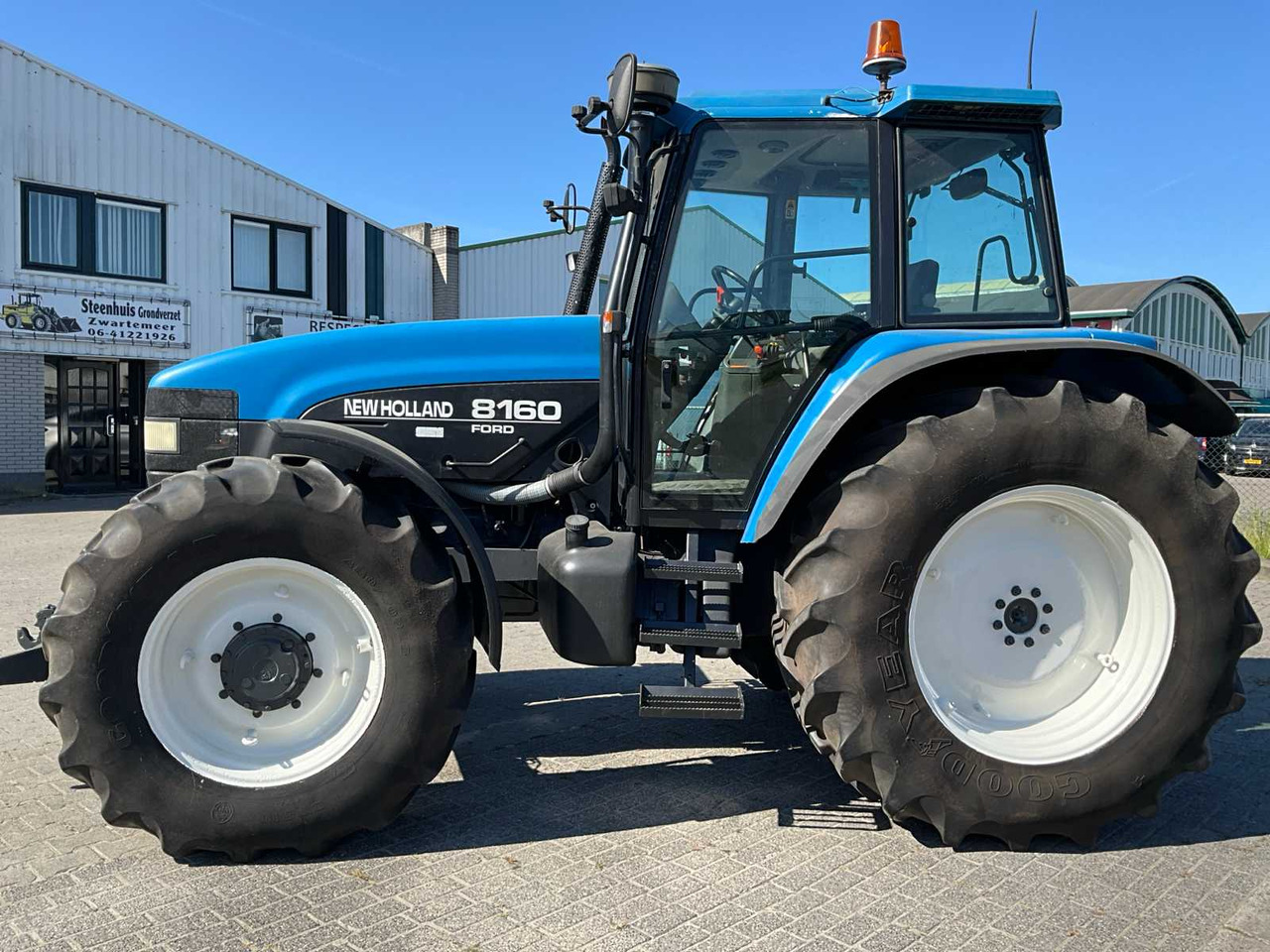 New Holland 8160 - Tractor: foto 5 New Holland 8160 - Tractor: foto 5