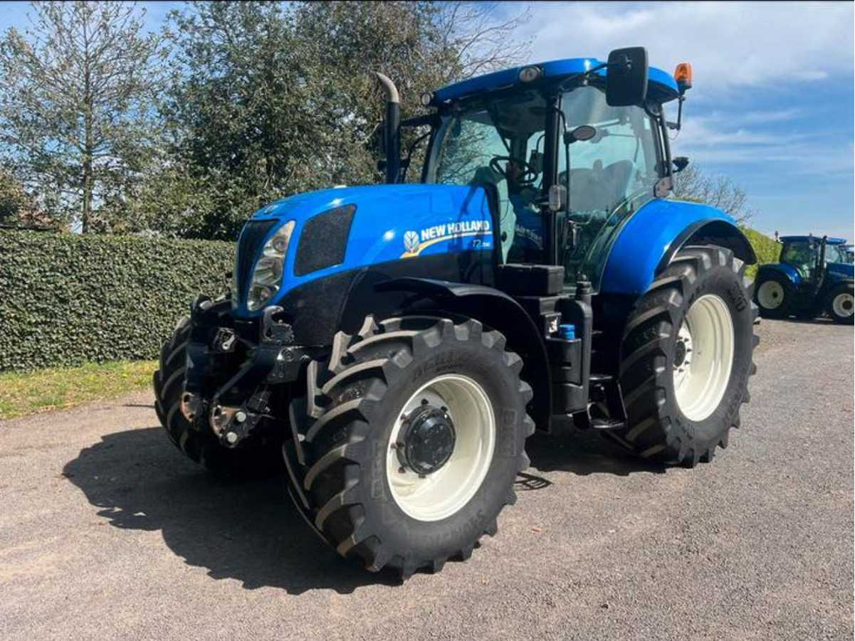 New Holland T7.200 - Tractor: foto 1 New Holland T7.200 - Tractor: foto 1