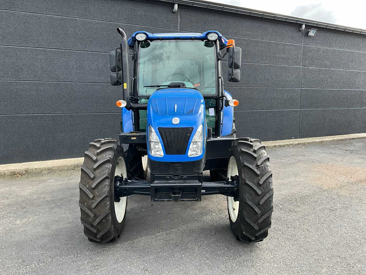 New Holland TD5.85 - Tractor: foto 2 New Holland TD5.85 - Tractor: foto 2