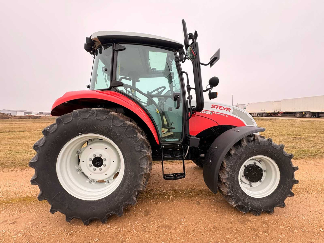 STEYR 4065 S - COMPACT ALL-WHEEL DRIVE TRACTOR (2022) - Tractor: foto 5 STEYR 4065 S - COMPACT ALL-WHEEL DRIVE TRACTOR (2022) - Tractor: foto 5