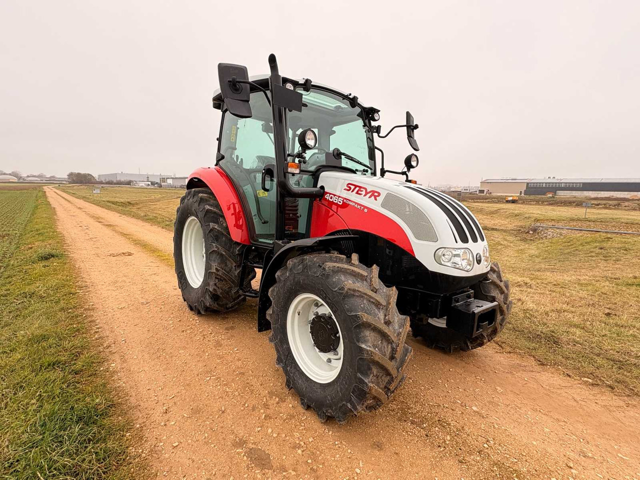 STEYR 4065 S - COMPACT ALL-WHEEL DRIVE TRACTOR (2022) - Tractor: foto 3 STEYR 4065 S - COMPACT ALL-WHEEL DRIVE TRACTOR (2022) - Tractor: foto 3