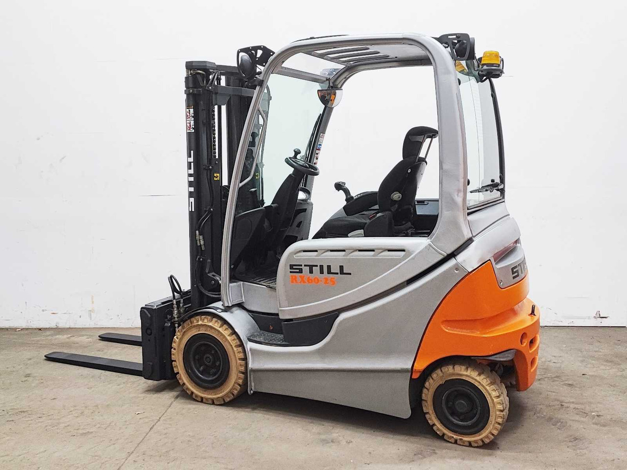 STILL - 2014 - RX60-25 - FORKLIFT WITH FORK SPREADER - Carretilla elevadora: foto 1 STILL - 2014 - RX60-25 - FORKLIFT WITH FORK SPREADER - Carretilla elevadora: foto 1