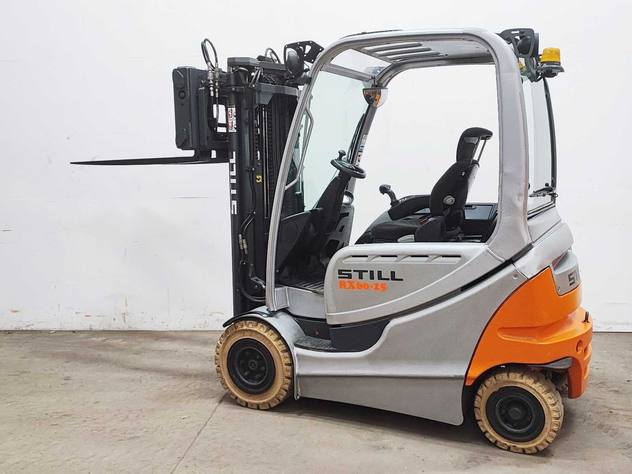 STILL - 2014 - RX60-25 - FORKLIFT WITH FORK SPREADER - Carretilla elevadora: foto 2 STILL - 2014 - RX60-25 - FORKLIFT WITH FORK SPREADER - Carretilla elevadora: foto 2