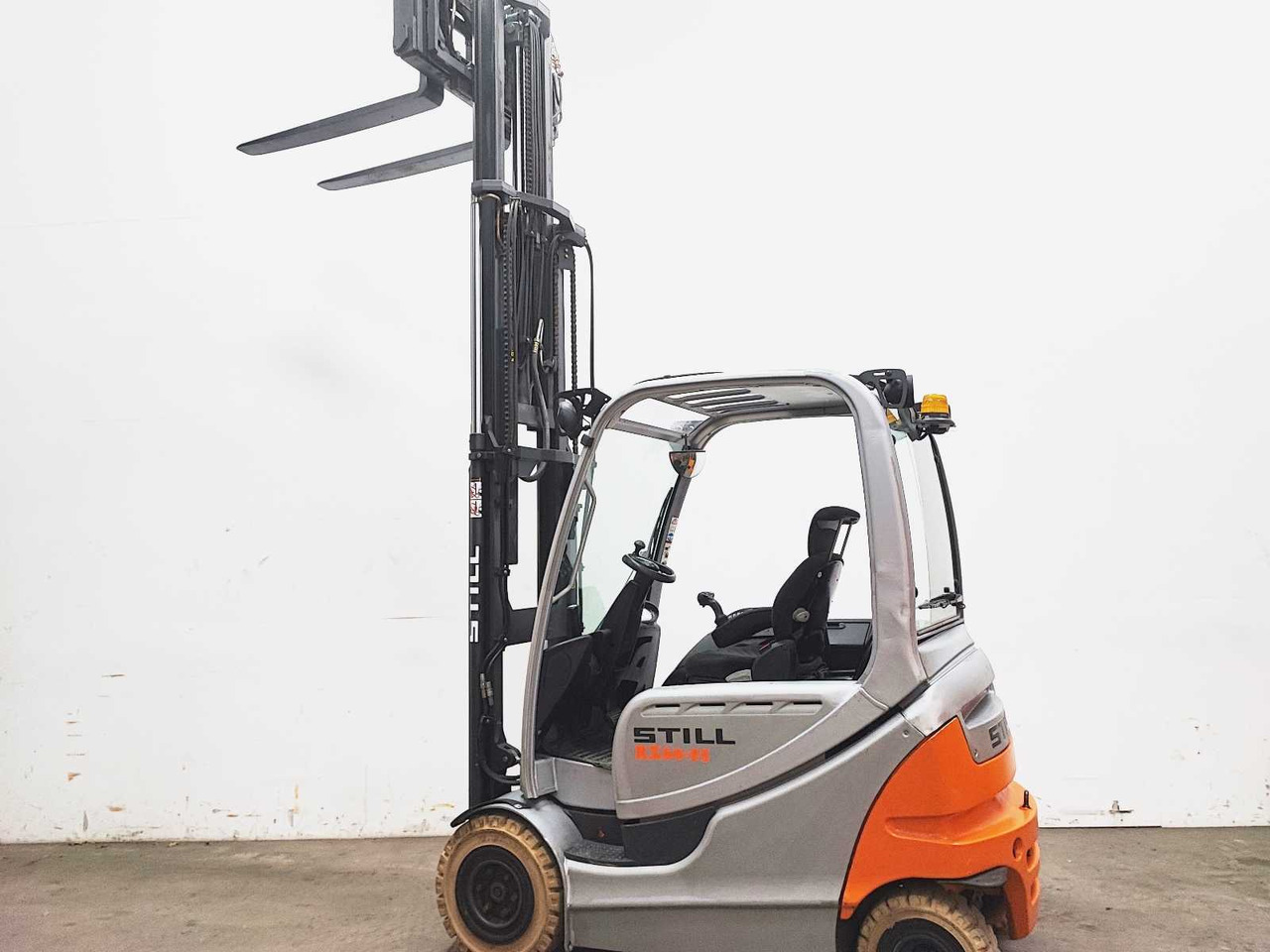 STILL - 2014 - RX60-25 - FORKLIFT WITH FORK SPREADER - Carretilla elevadora: foto 3 STILL - 2014 - RX60-25 - FORKLIFT WITH FORK SPREADER - Carretilla elevadora: foto 3
