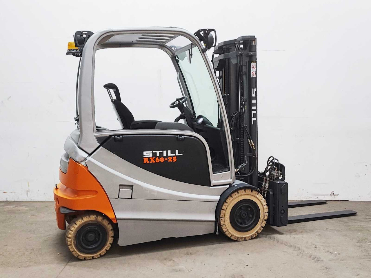 STILL - 2014 - RX60-25 - FORKLIFT WITH FORK SPREADER - Carretilla elevadora: foto 5 STILL - 2014 - RX60-25 - FORKLIFT WITH FORK SPREADER - Carretilla elevadora: foto 5