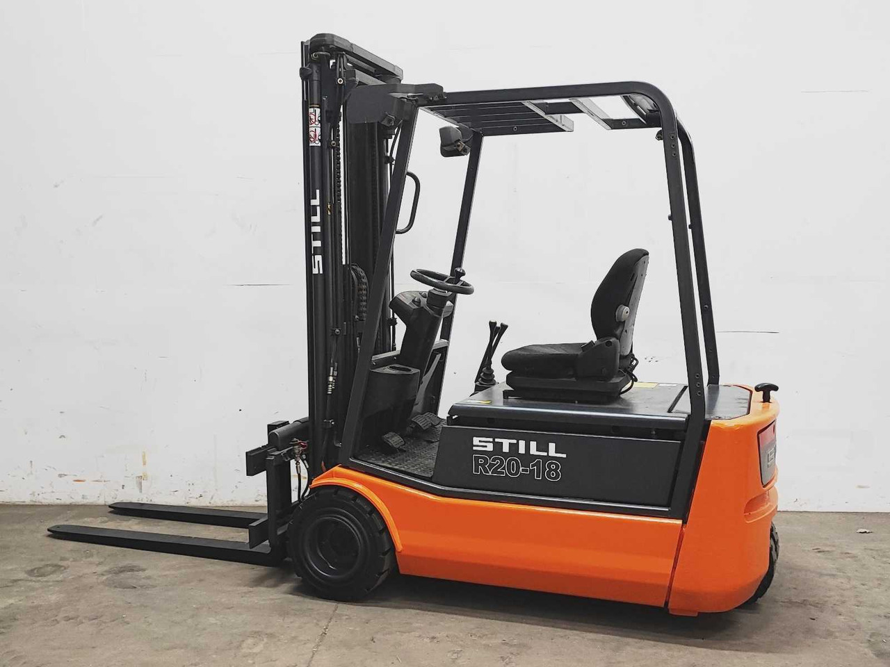 STILL - R20-18 - FORKLIFT TRUCK - 2004 - Carretilla elevadora: foto 1 STILL - R20-18 - FORKLIFT TRUCK - 2004 - Carretilla elevadora: foto 1