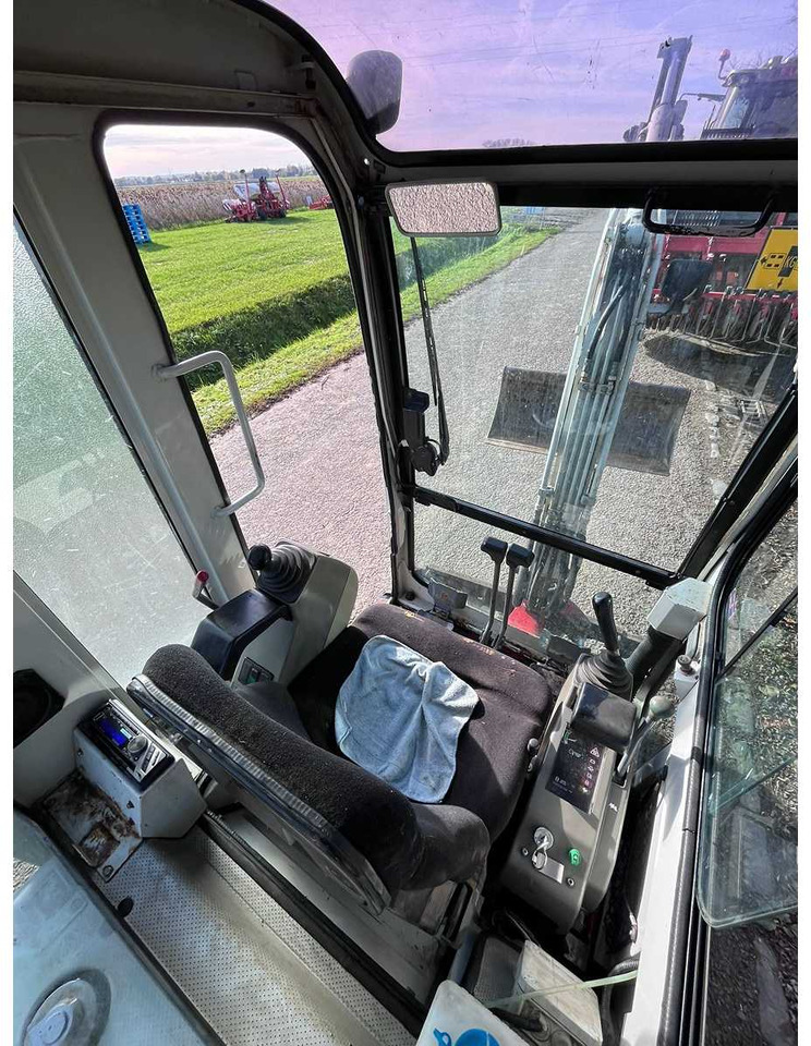 TAKEUCHI TB016 MINI EXCAVATOR - Miniexcavadora: foto 4 TAKEUCHI TB016 MINI EXCAVATOR - Miniexcavadora: foto 4