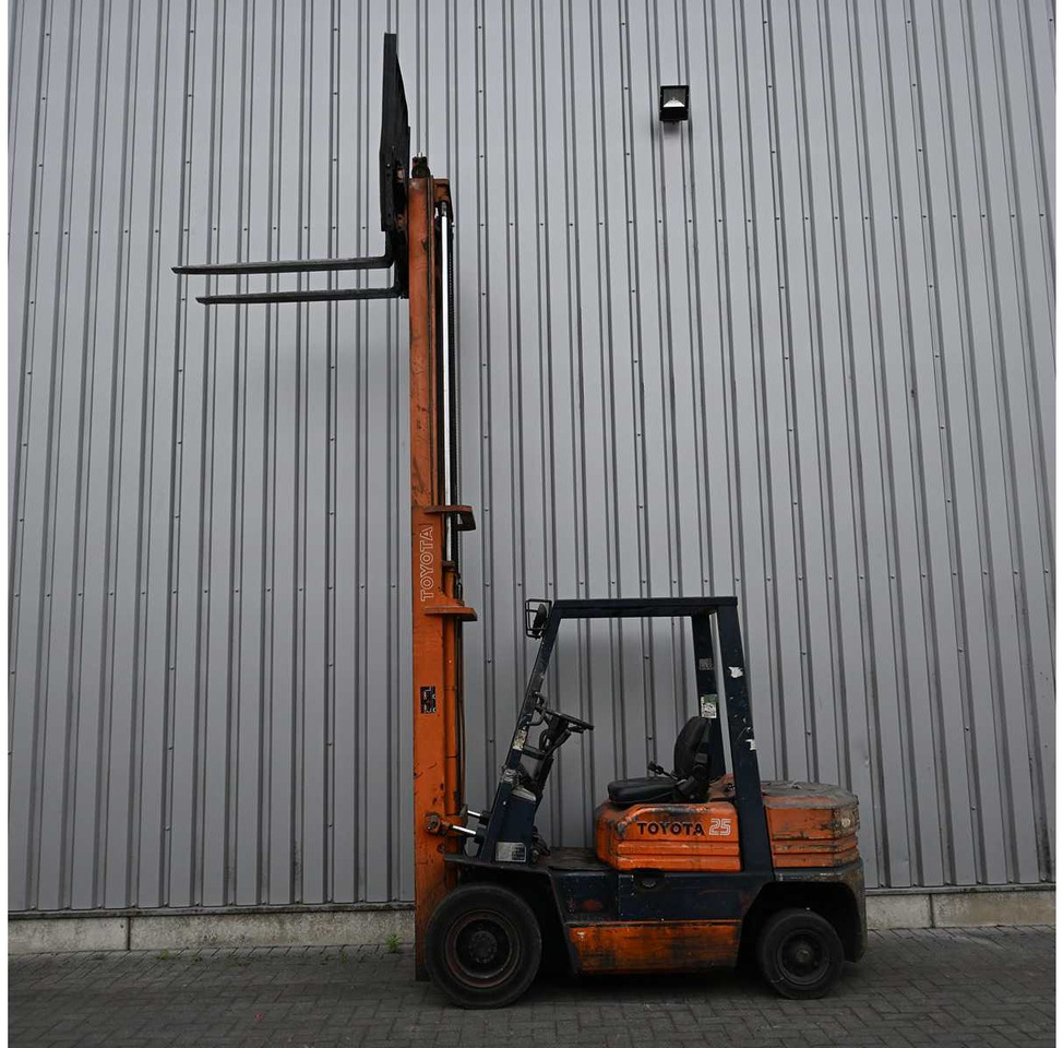 TOYOTA - 1991 - 02 5FDF 25 - FORKLIFT TRUCK - Carretilla elevadora: foto 4 TOYOTA - 1991 - 02 5FDF 25 - FORKLIFT TRUCK - Carretilla elevadora: foto 4