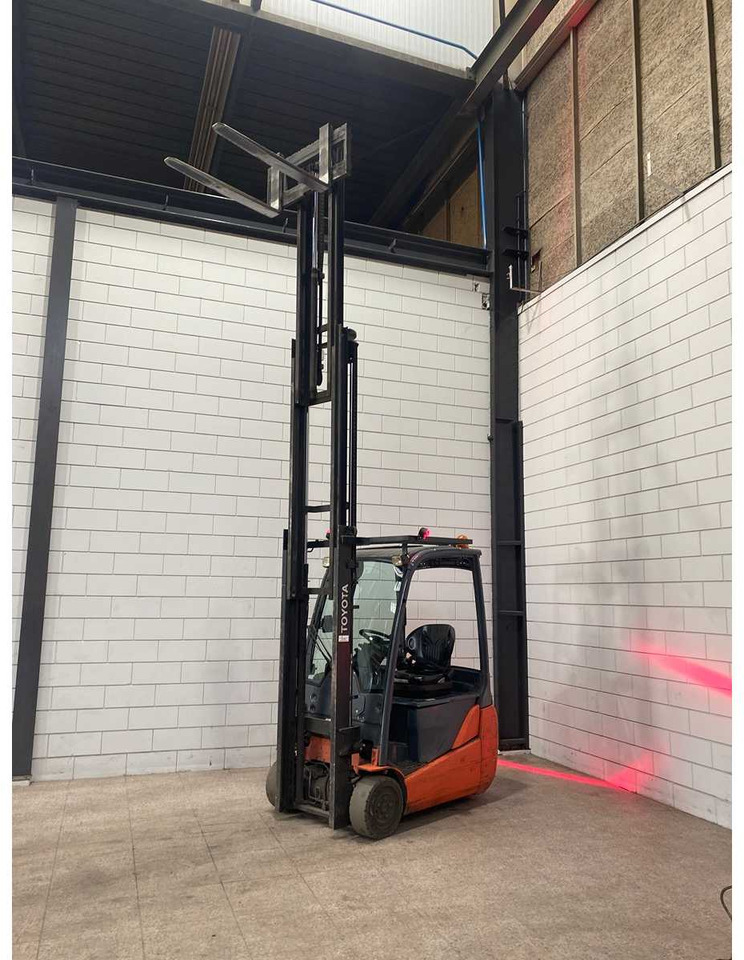 TOYOTA - 2012 - 8 FBEKT 16 - FORKLIFT TRIPLEX - FREE-LIFT - SIDE-SHIFT - Carretilla elevadora: foto 4 TOYOTA - 2012 - 8 FBEKT 16 - FORKLIFT TRIPLEX - FREE-LIFT - SIDE-SHIFT - Carretilla elevadora: foto 4