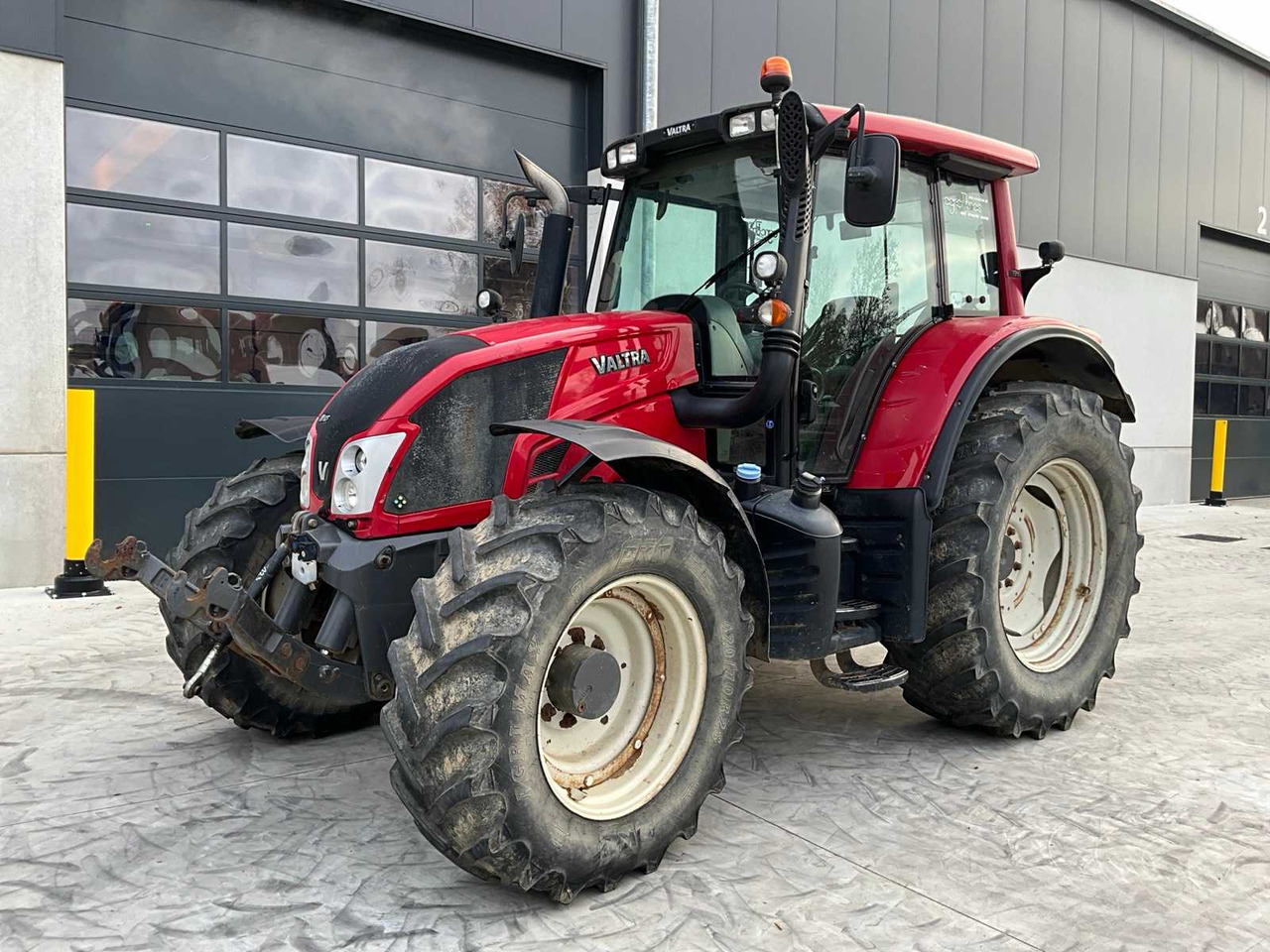 Valtra N123S - Tractor: foto 1 Valtra N123S - Tractor: foto 1