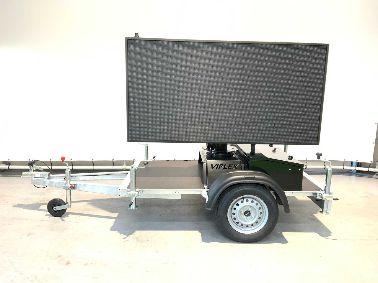 Viplex tekstkar P8 ledscherm op aanhangwagen - Equipo de construcción, Remolque: foto 2 Viplex tekstkar P8 ledscherm op aanhangwagen - Equipo de construcción, Remolque: foto 2